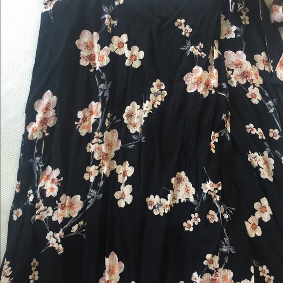 “Wrapped” maxi skirt from American Eagle. - Picture 2 of 3